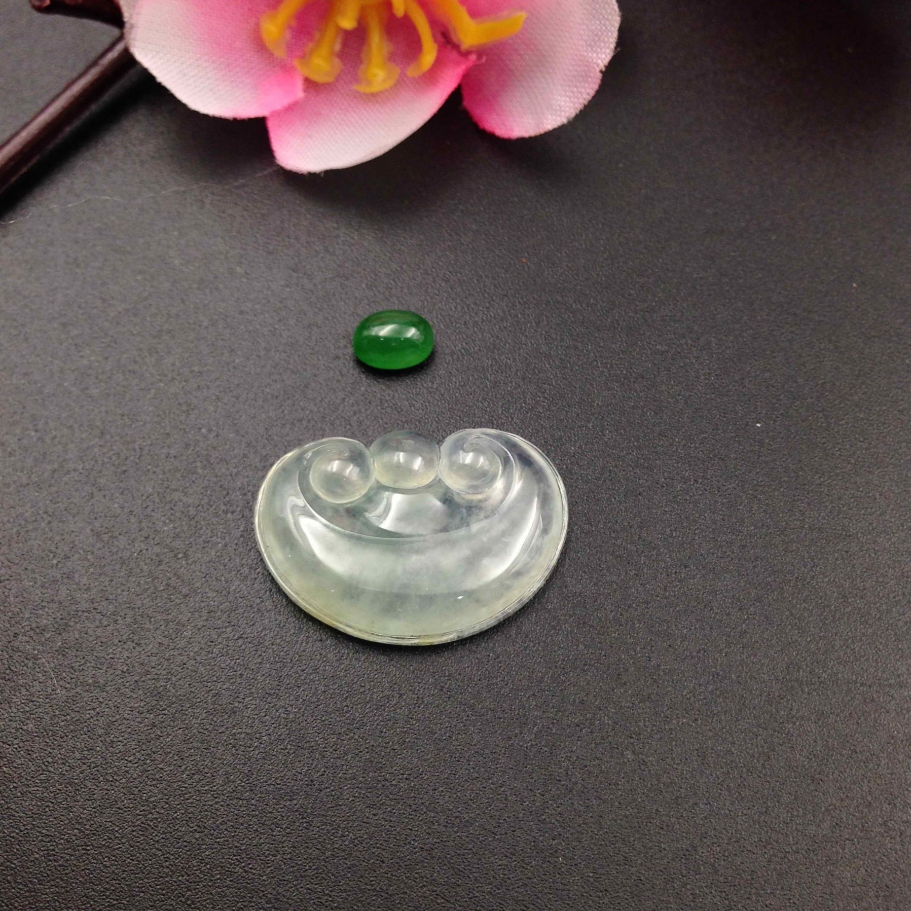 缅甸天然a货翡翠 冰种如意头 绿戒面
